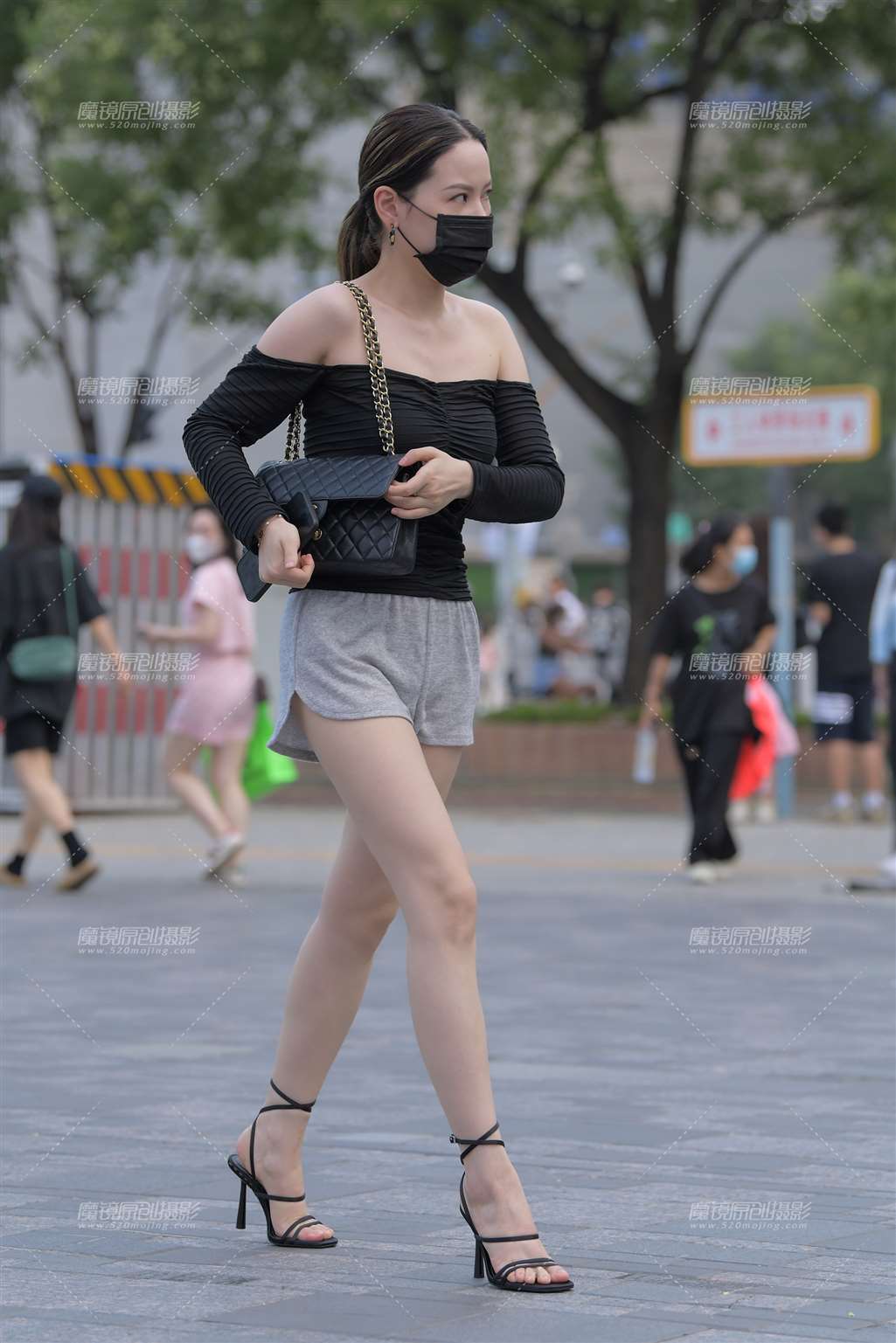 图片[5]-黑色细带高跟鞋、长腿美女-街拍流行馆