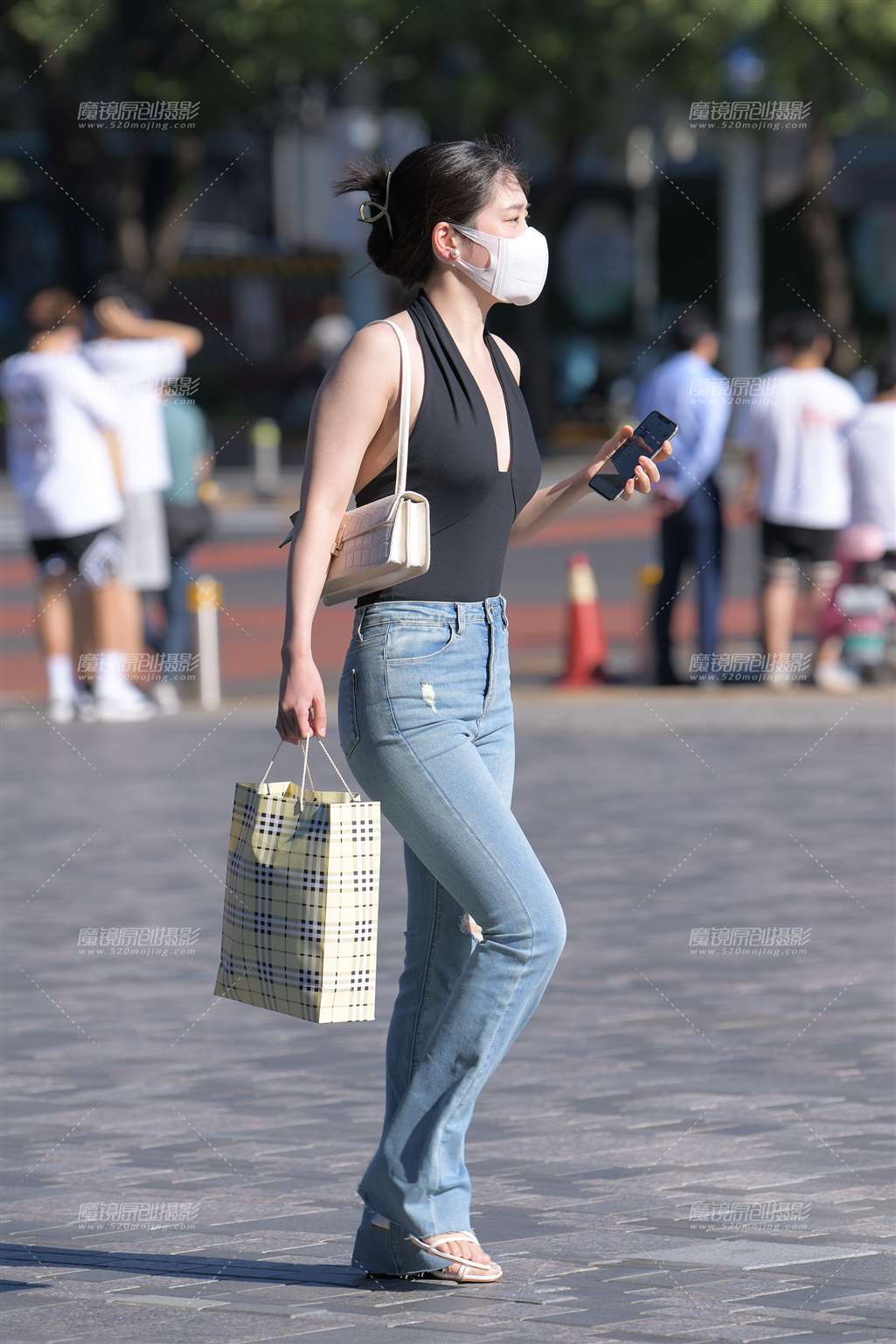 图片[3]-露背紧牛-街拍流行馆