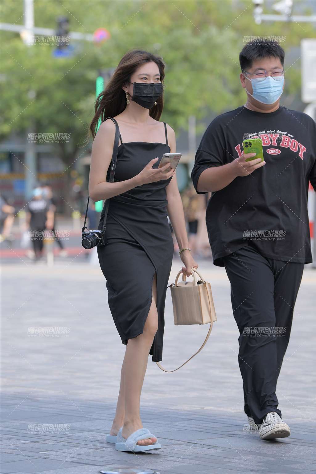 图片[1]-黑裙美女-街拍流行馆