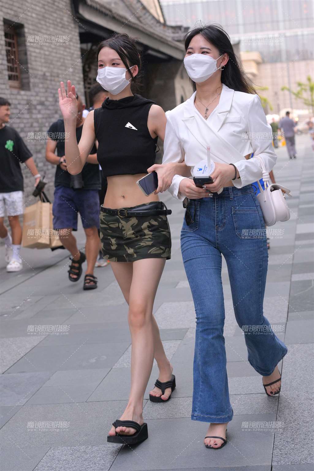 图片[1]-两个都好看-街拍流行馆