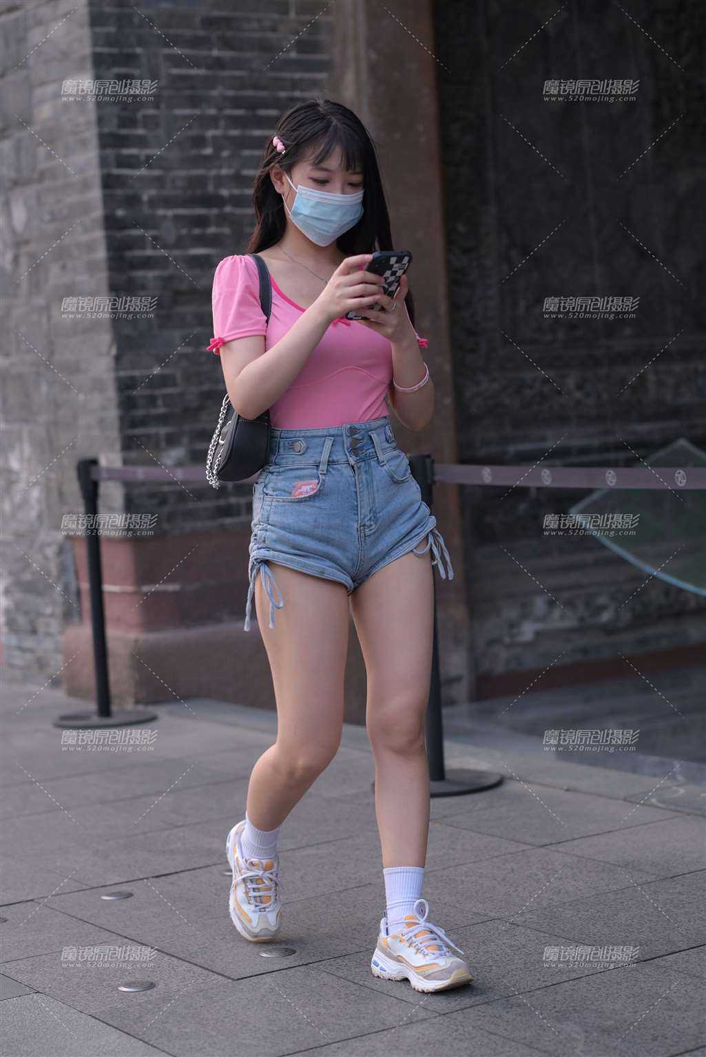 图片[3]-紧牛热裤小妹-街拍流行馆