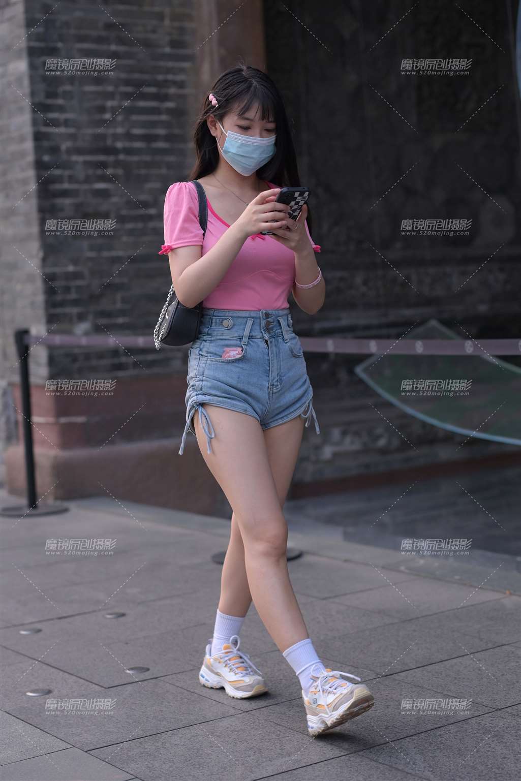 图片[4]-紧牛热裤小妹-街拍流行馆