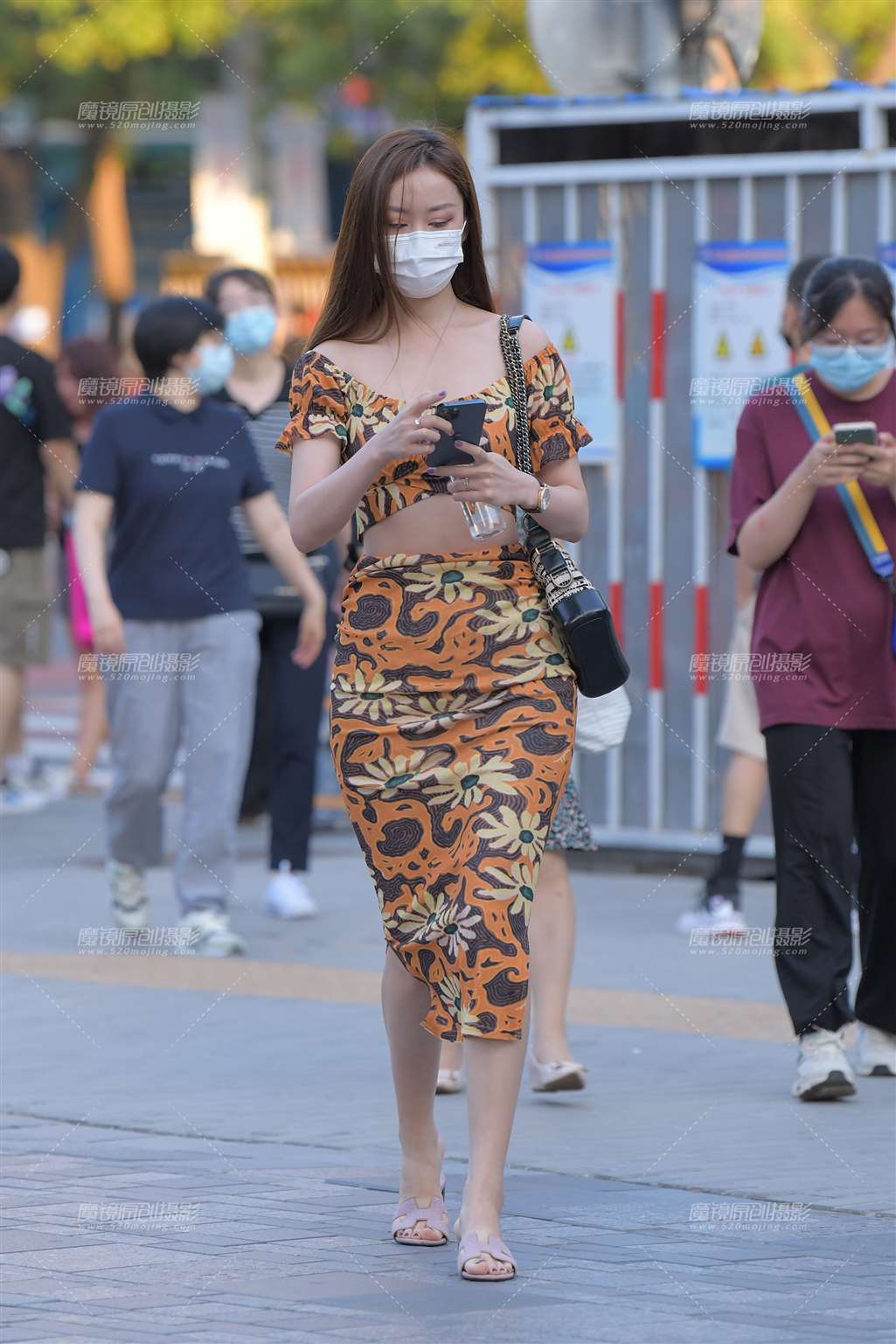 图片[4]-橙色半身裙女士-街拍流行馆