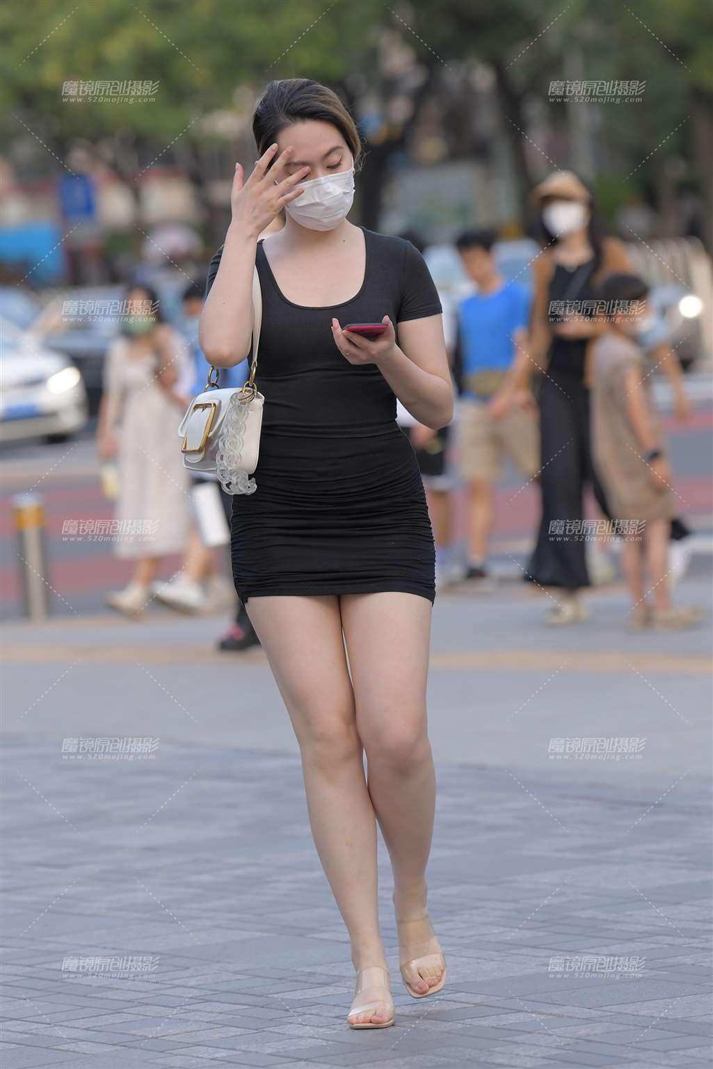 图片[3]-黑色包臀裙美少妇-街拍流行馆