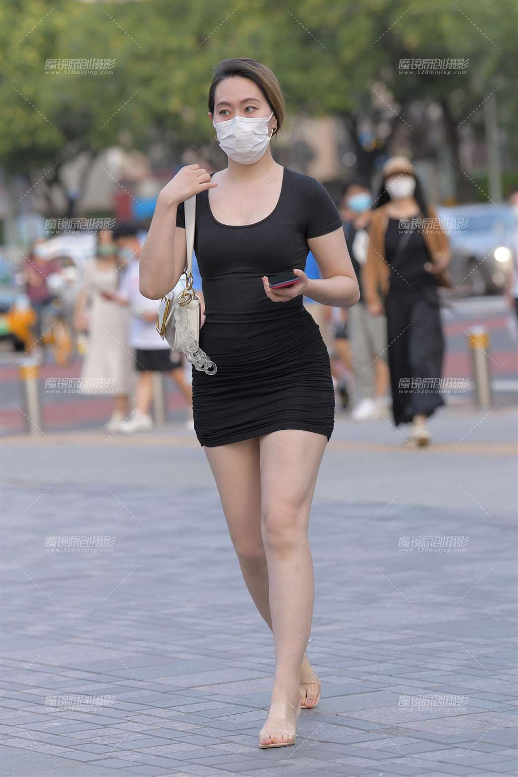 图片[4]-黑色包臀裙美少妇-街拍流行馆