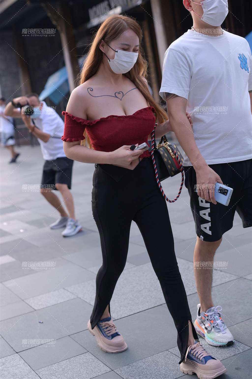 图片[5]-丰腴抹胸美女-街拍流行馆