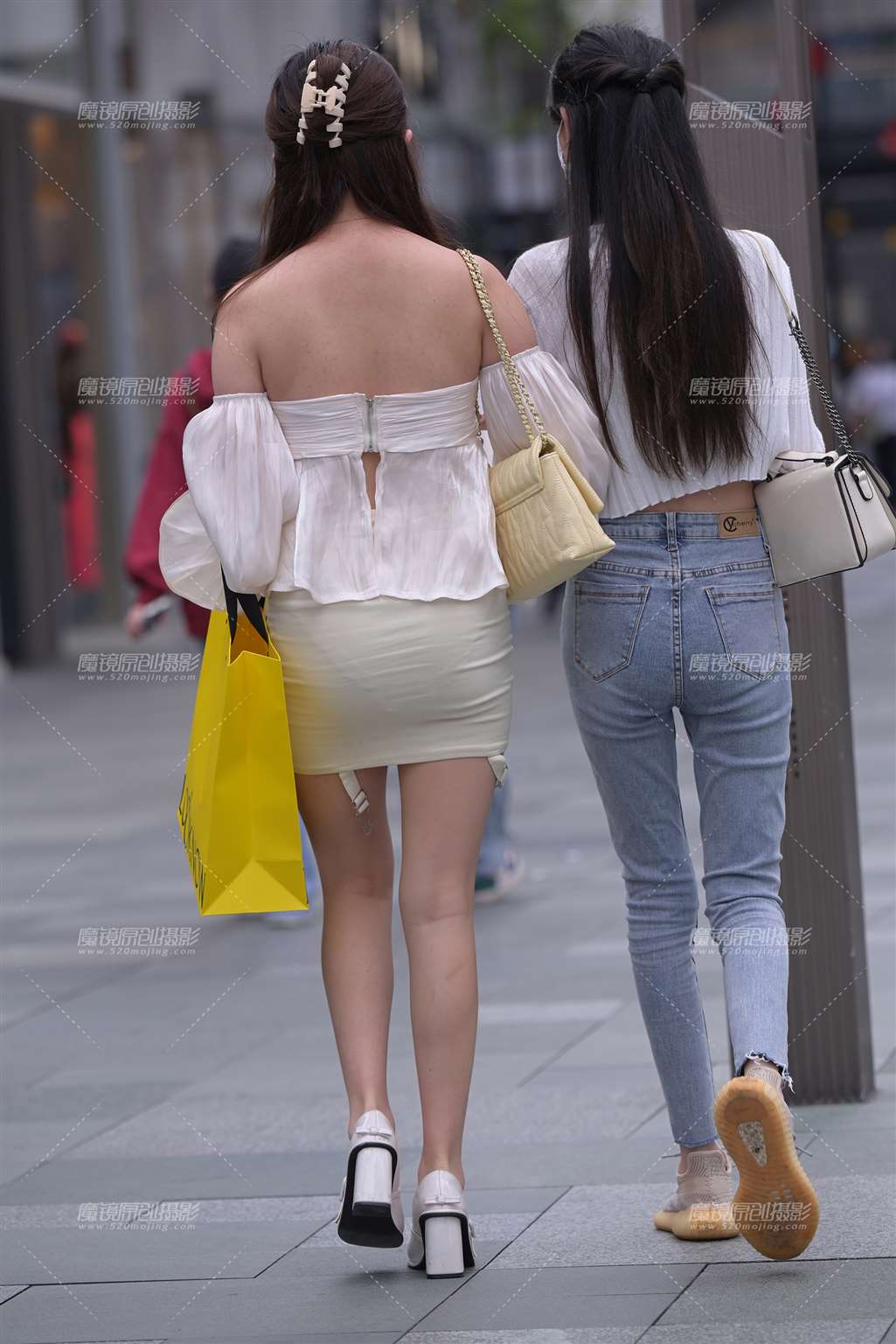图片[2]-短裙萌妹-街拍流行馆