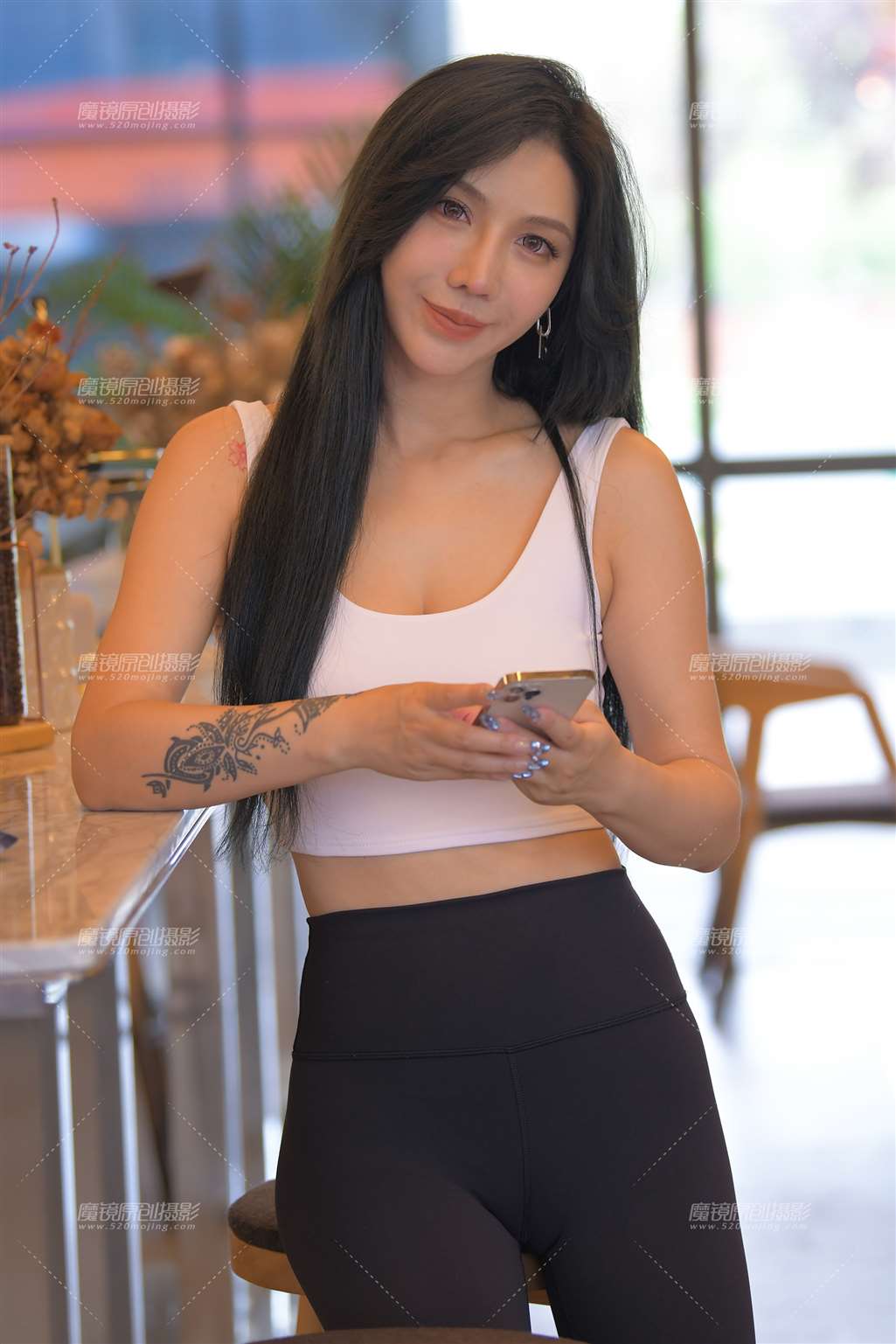 图片[3]-黑色瑜伽裤美女-街拍流行馆