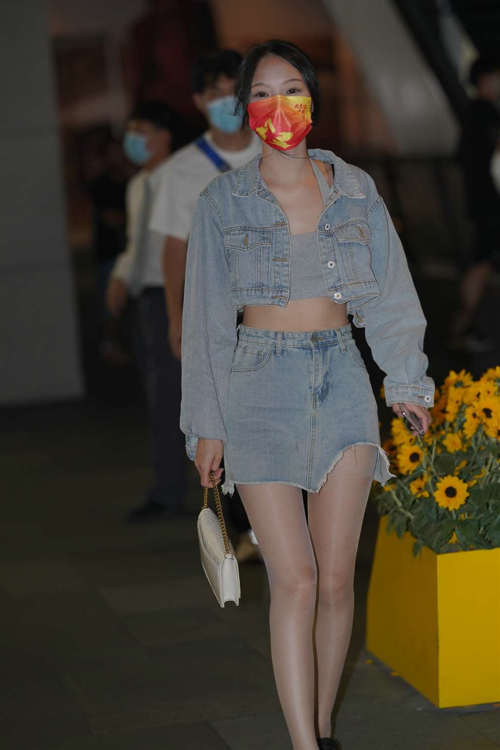 图片[5]-牛仔裙丝袜美女-街拍流行馆
