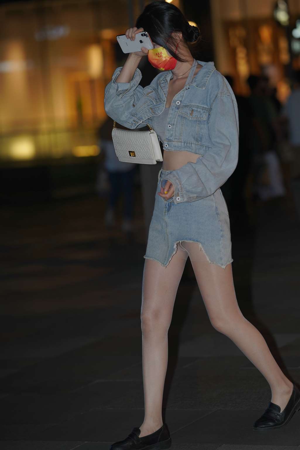 图片[2]-牛仔裙丝袜美女-街拍流行馆