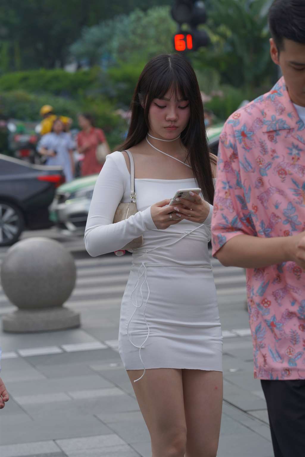 图片[1]-性感包臀裙女友-街拍流行馆
