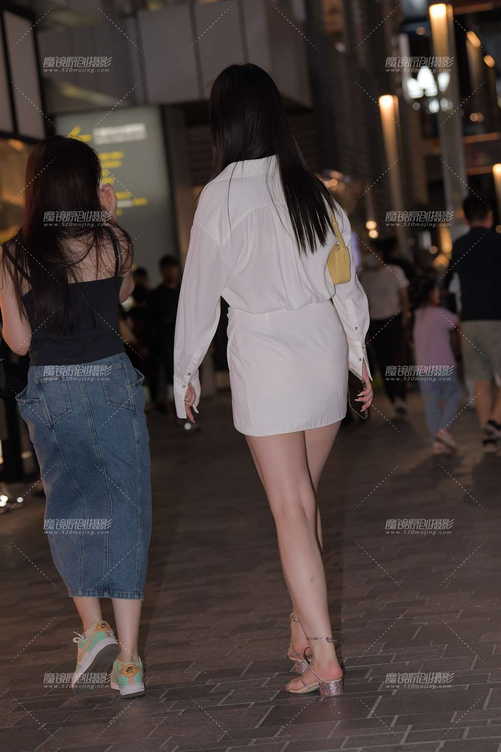 图片[2]-白衫女子-街拍流行馆