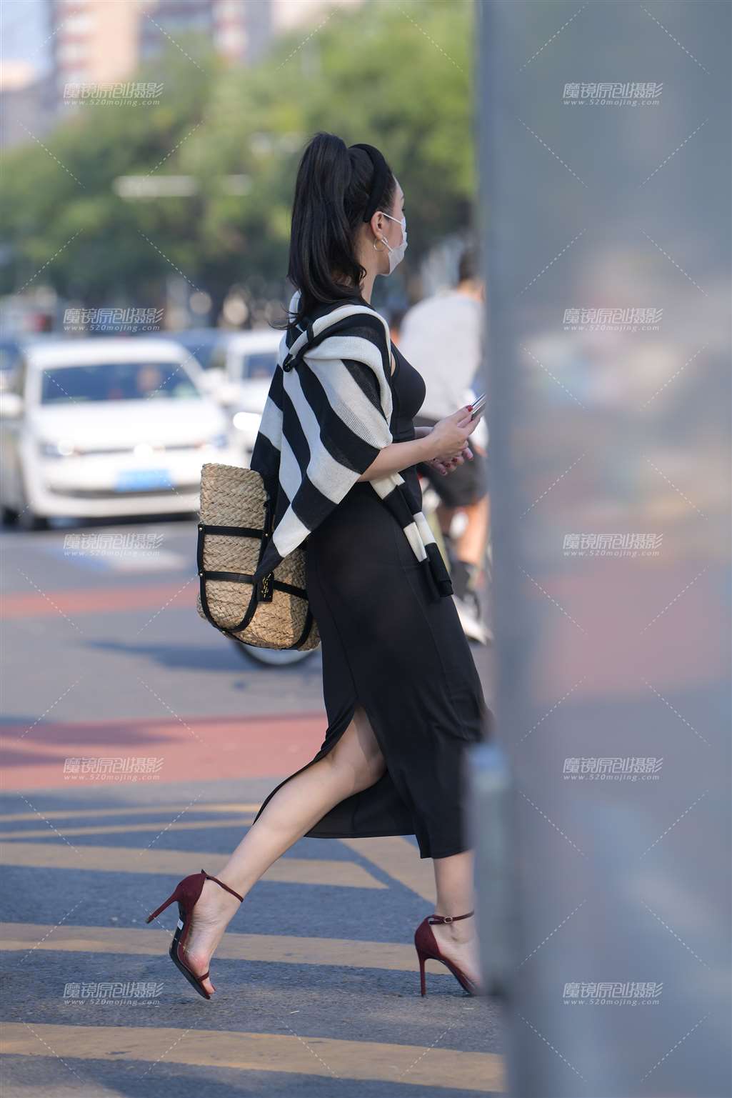 图片[1]-婉约的红色高跟，黑色包臀裙女士-街拍流行馆
