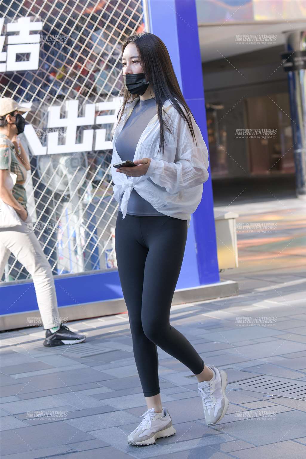 图片[5]-黑色瑜伽裤美女-街拍流行馆