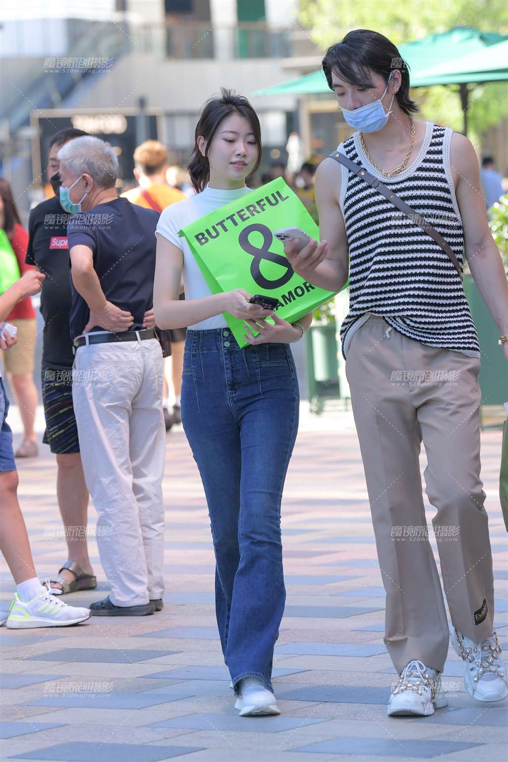 图片[4]-恬静的牛仔裤美女-街拍流行馆