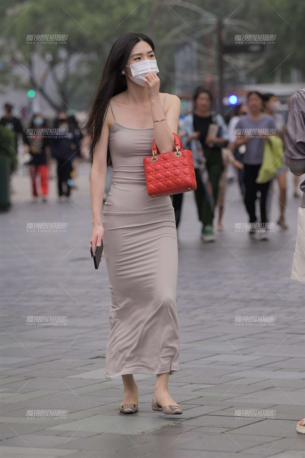 图片[1]-咖色包臀裙美女-街拍流行馆