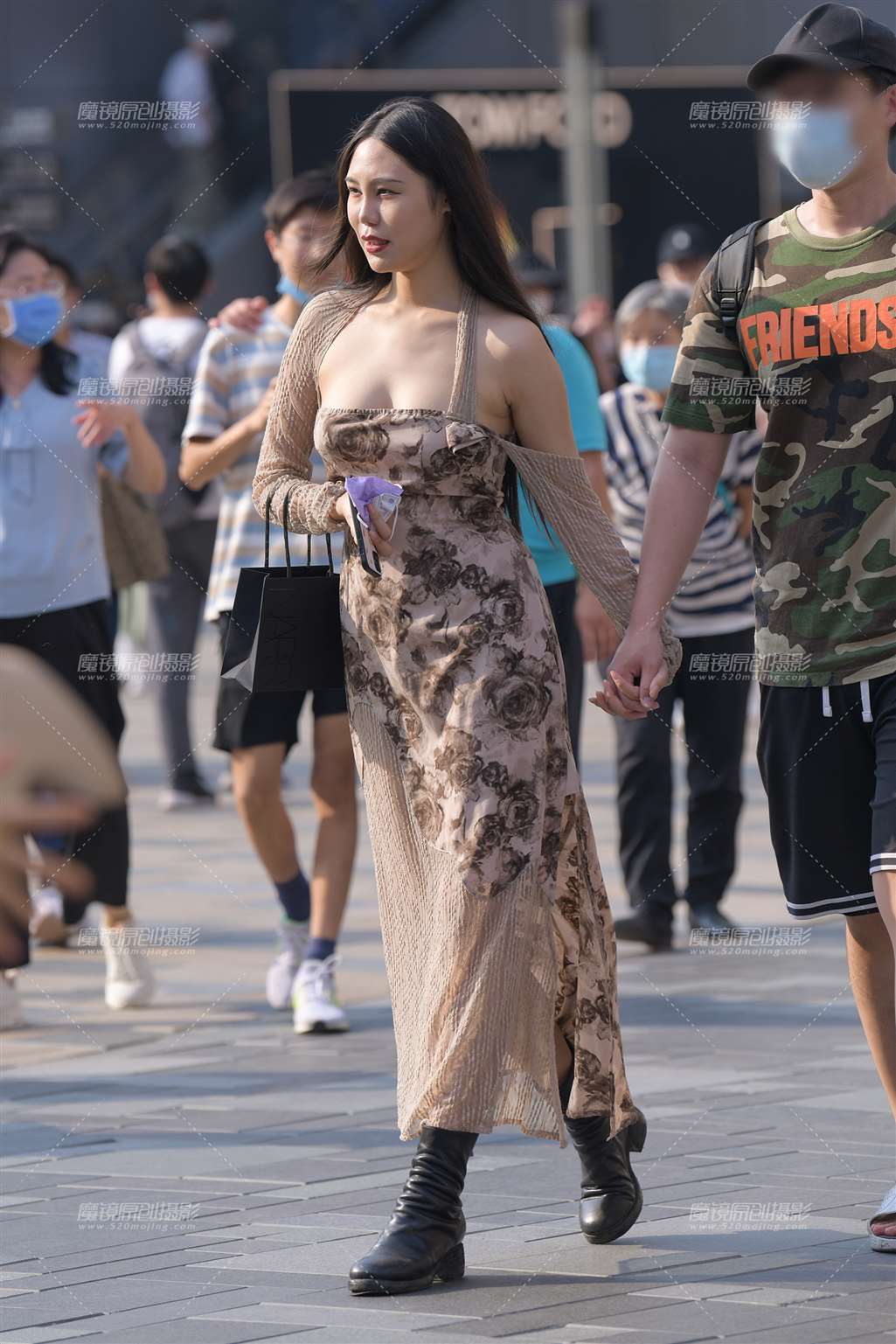 图片[1]-性感开叉碎花裙-街拍流行馆