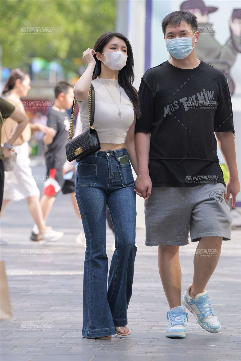 图片[1]-牛仔裤美女-街拍流行馆