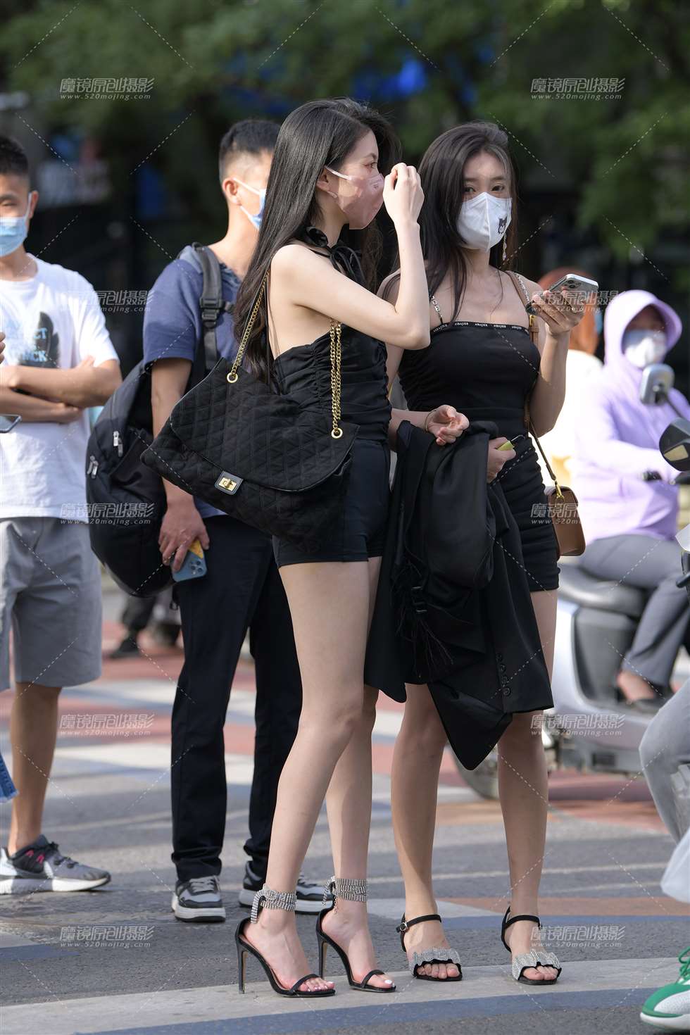 图片[1]-热裤、高跟、长腿美女-街拍流行馆