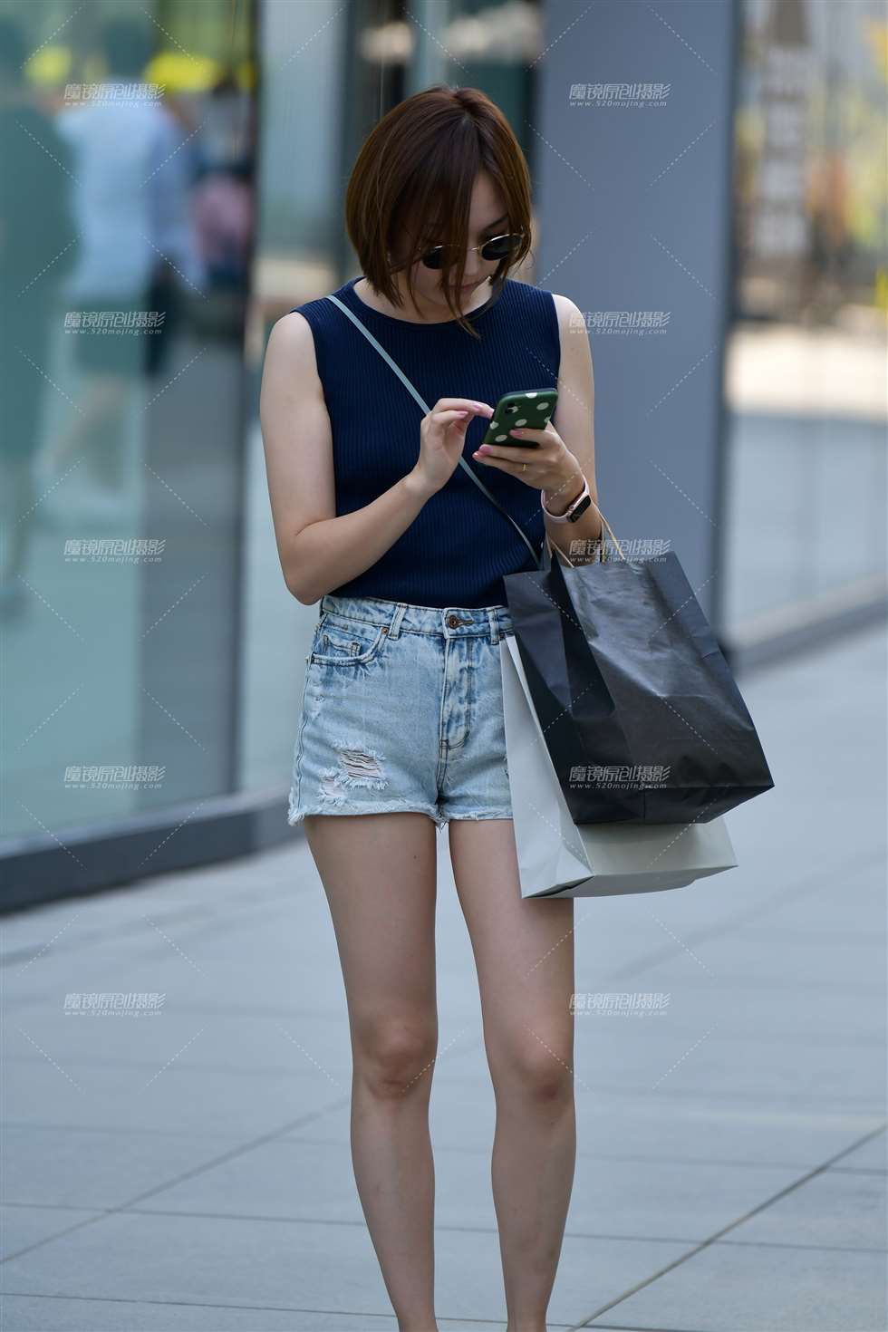 图片[1]-逛街热裤美女-街拍流行馆
