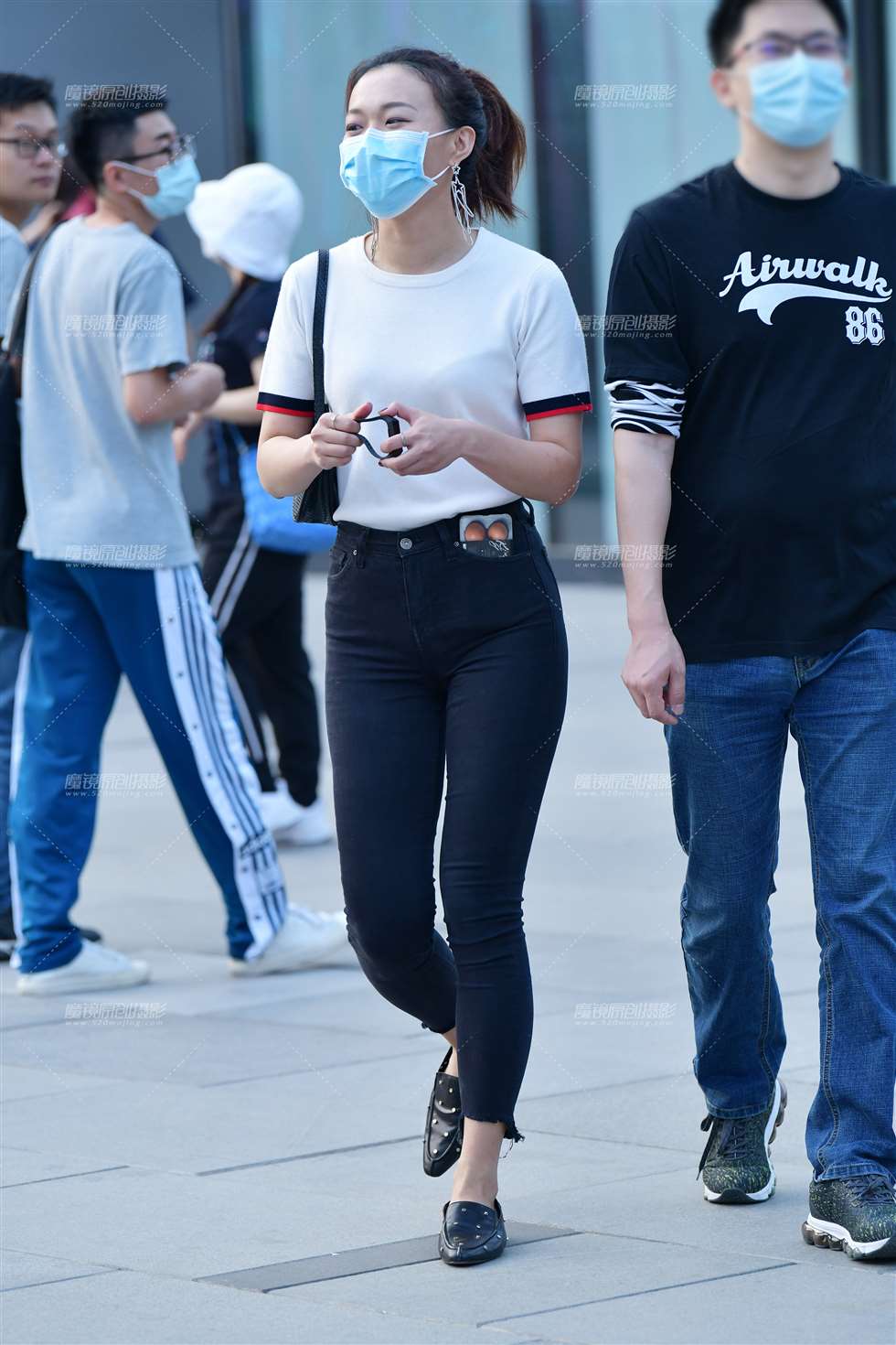 图片[3]-开心牛仔紧身美女-街拍流行馆