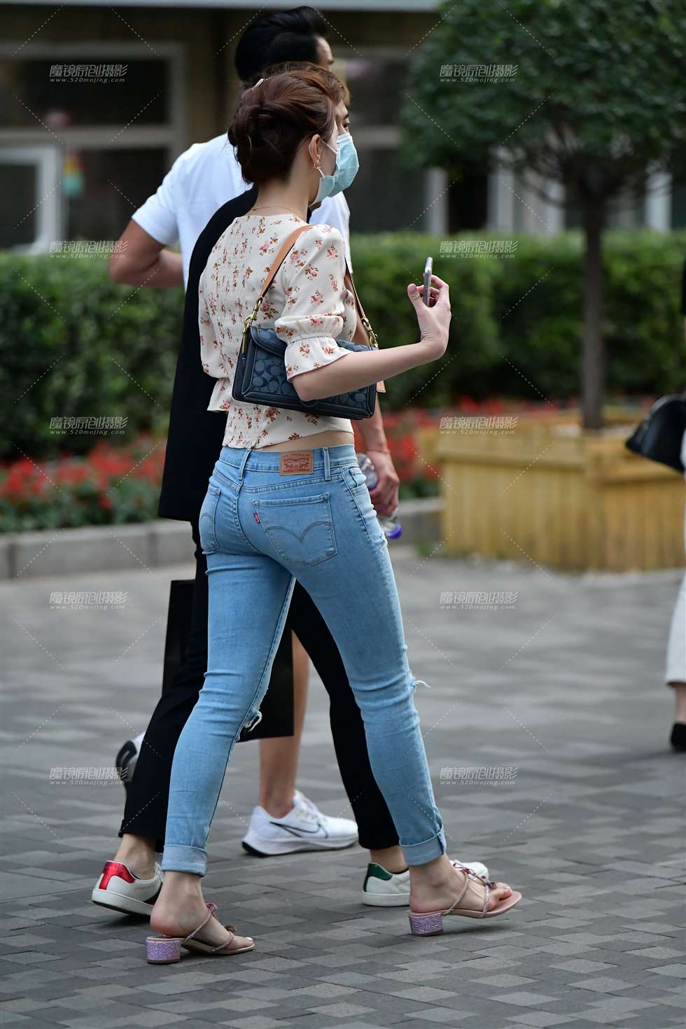 图片[3]-气质牛仔裤美女-街拍流行馆