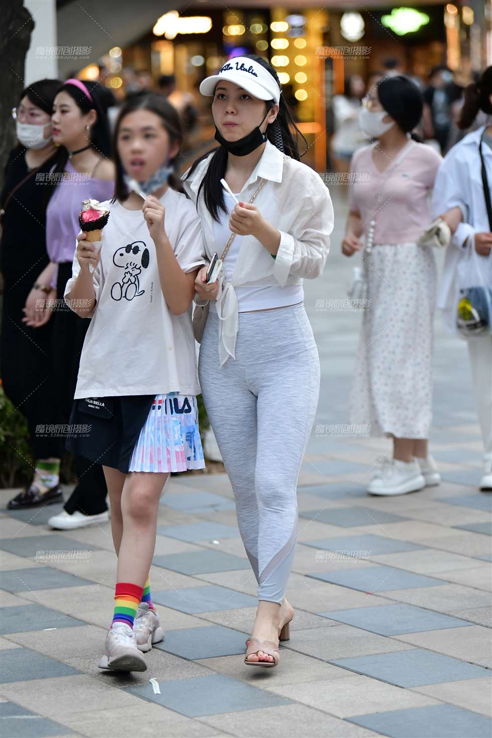图片[4]-漫步瑜伽裤美女-街拍流行馆