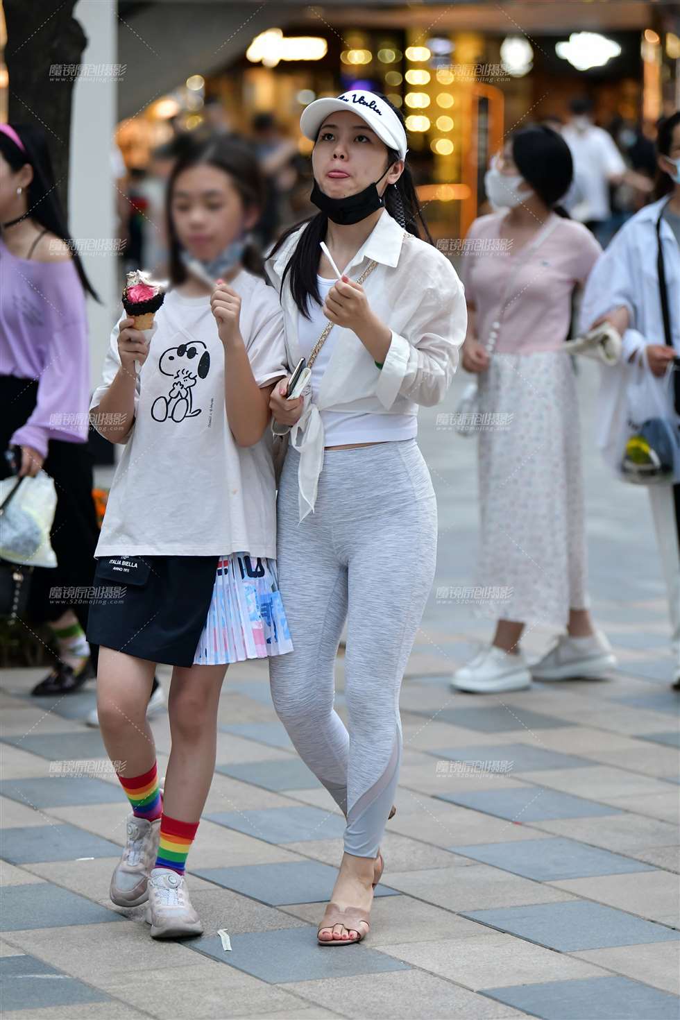 图片[5]-漫步瑜伽裤美女-街拍流行馆