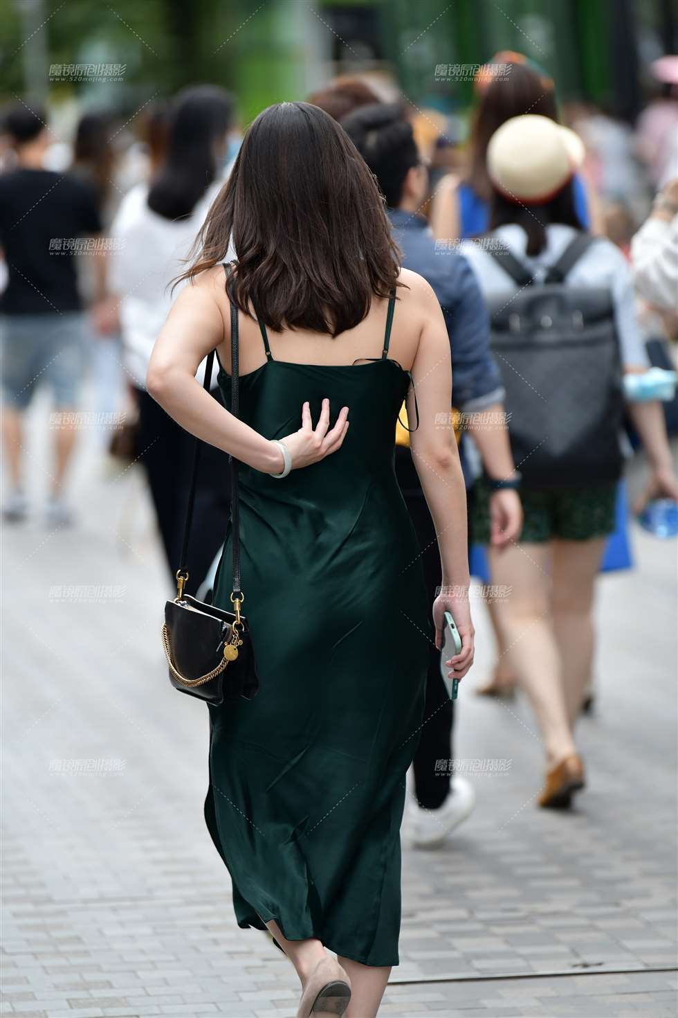 图片[5]-漫步长裙美女-街拍流行馆