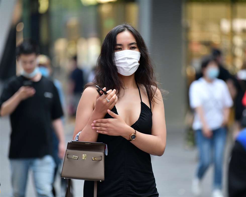 图片[3]-笑呵呵丰腴黑裙美女-街拍流行馆