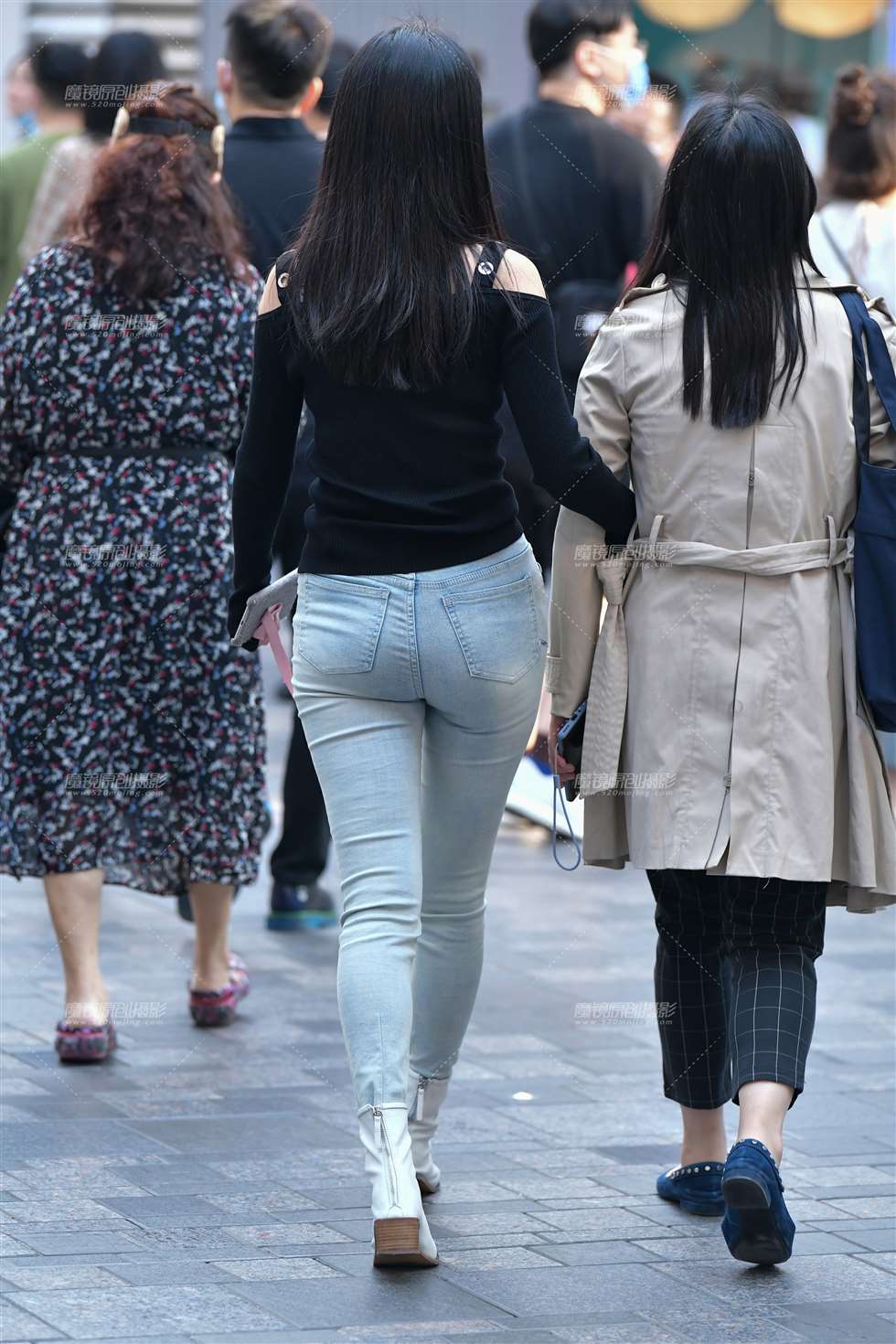 图片[4]-款款而来牛仔裤美女-街拍流行馆