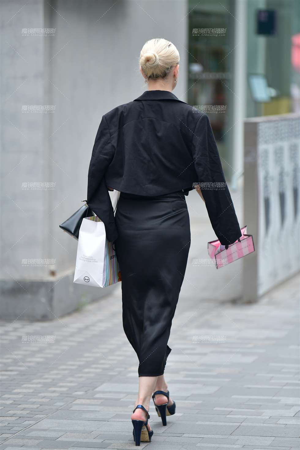 图片[5]-金发气质高挑美女-街拍流行馆