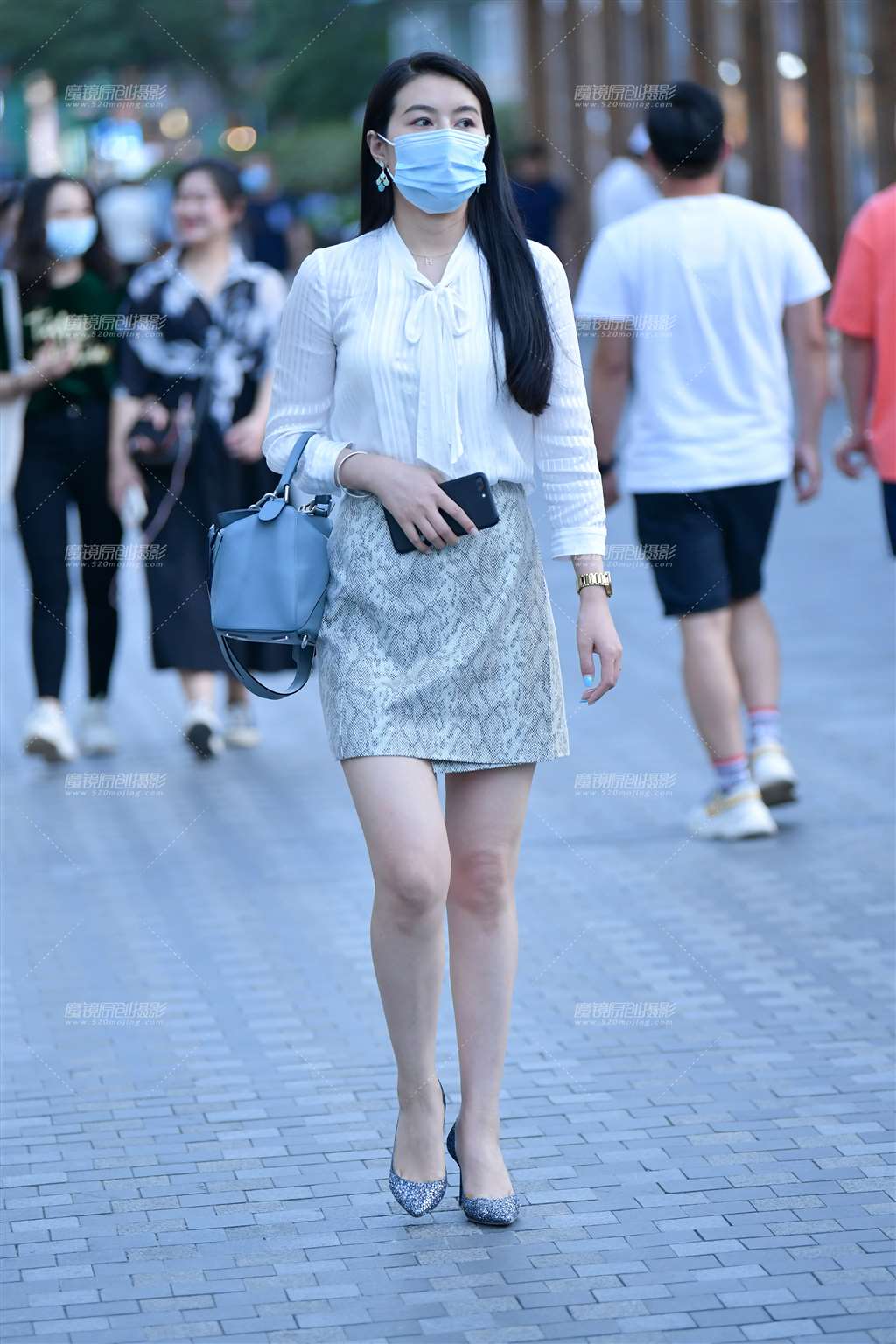 图片[1]-端庄文雅短裙美女-街拍流行馆