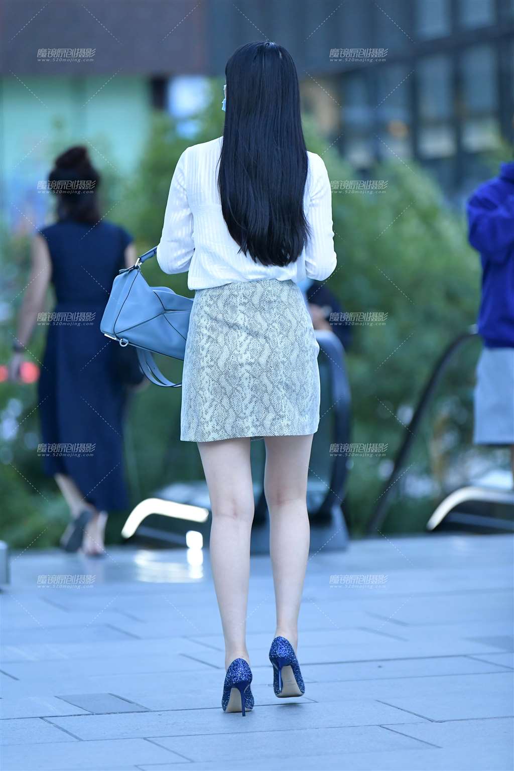 图片[2]-端庄文雅短裙美女-街拍流行馆
