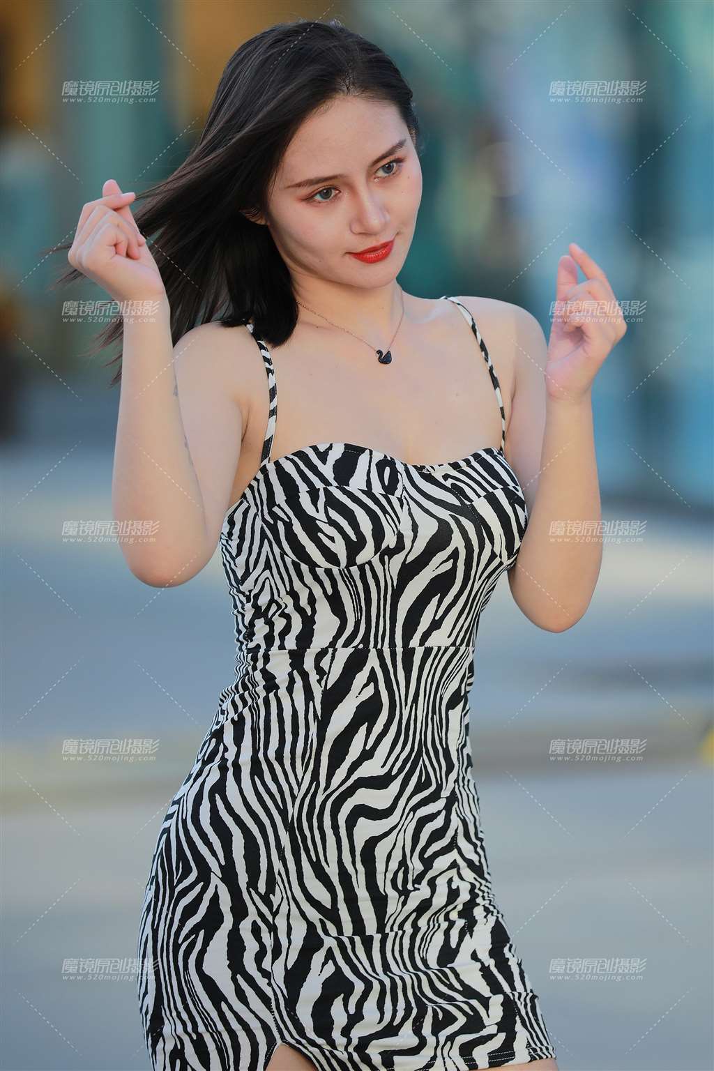 图片[1]-【玻璃街拍】包臀裙小姐姐-舞-街拍流行馆