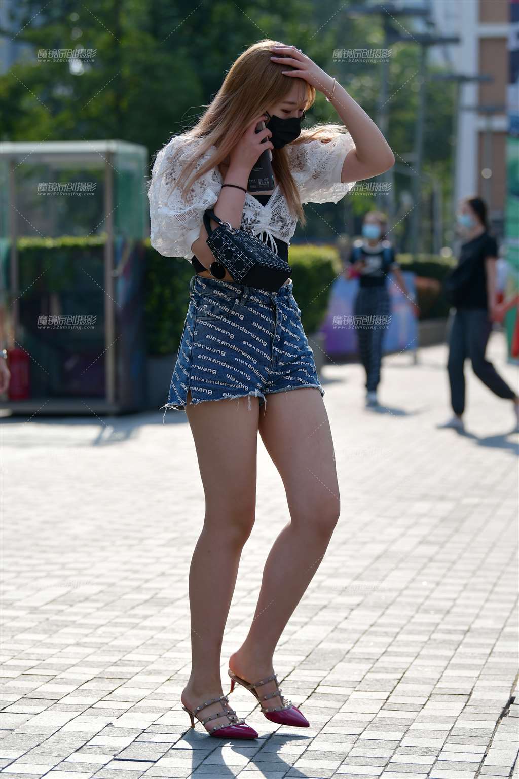 图片[5]-身材极好热裤美女-街拍流行馆