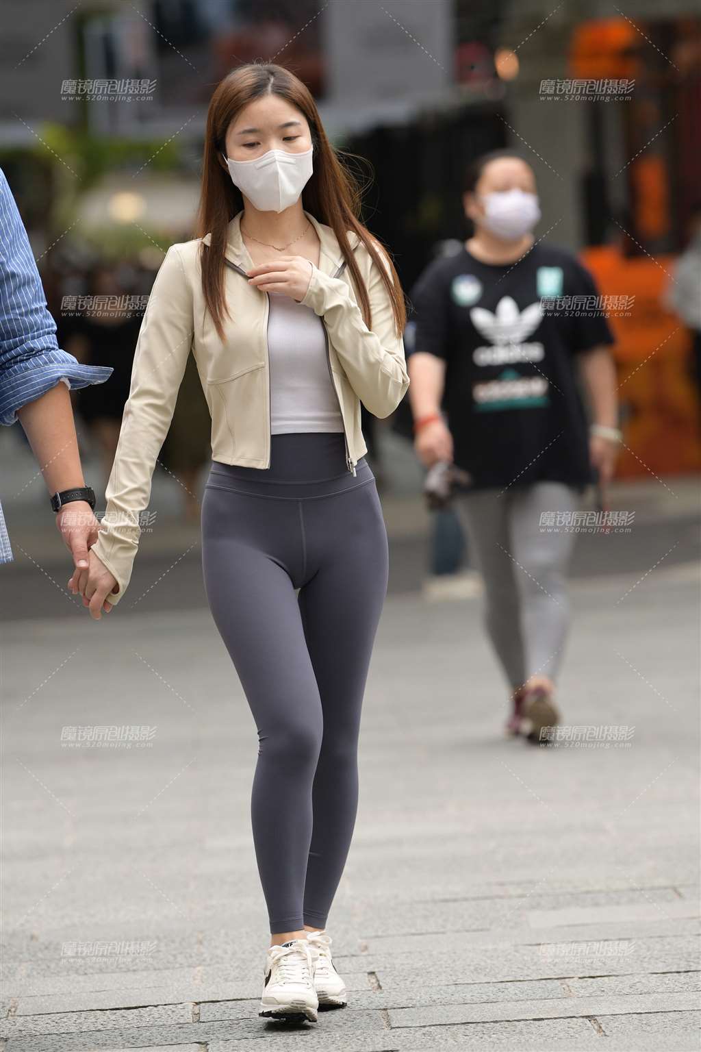 图片[4]-小巧玲珑的女孩-街拍流行馆