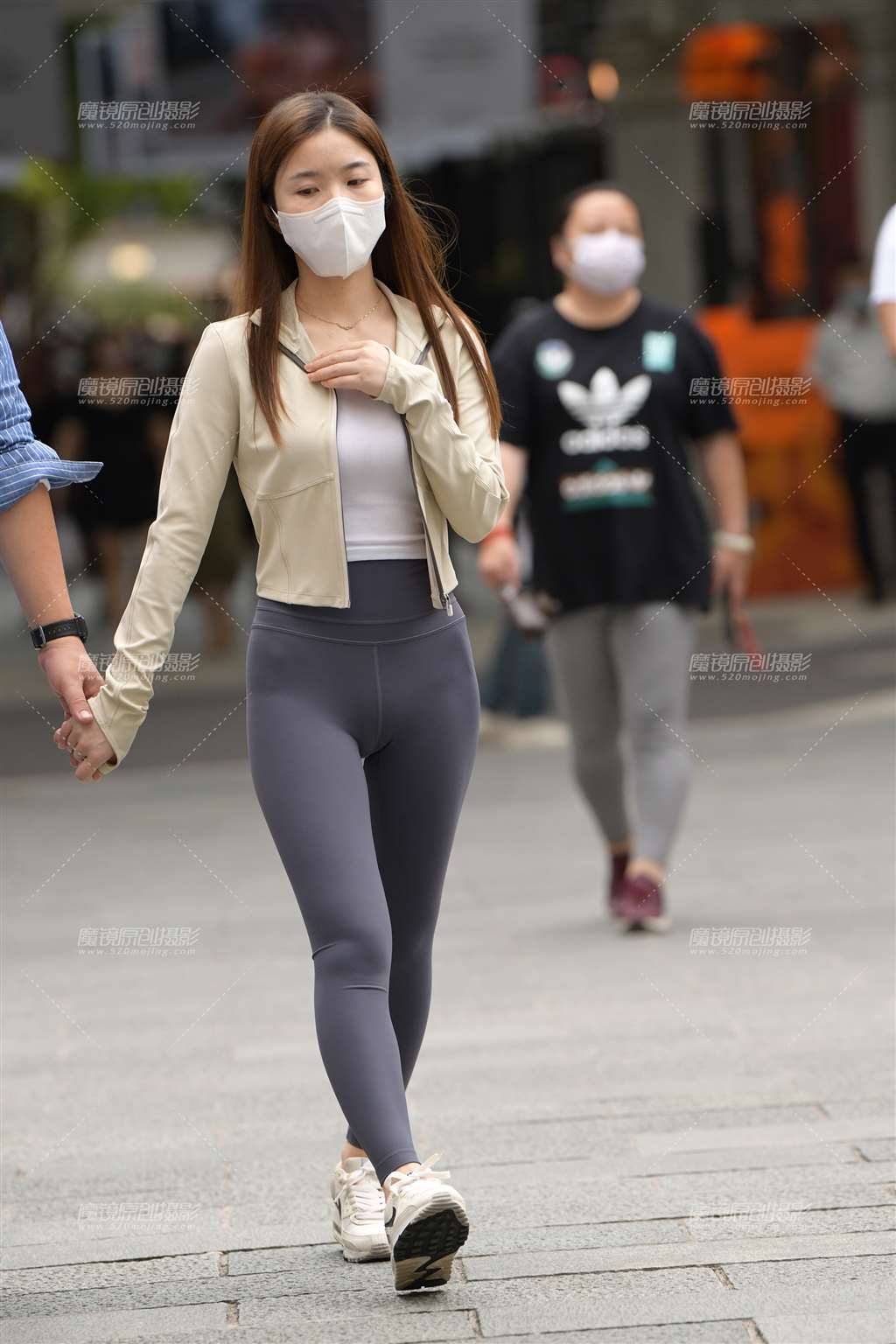 图片[5]-小巧玲珑的女孩-街拍流行馆