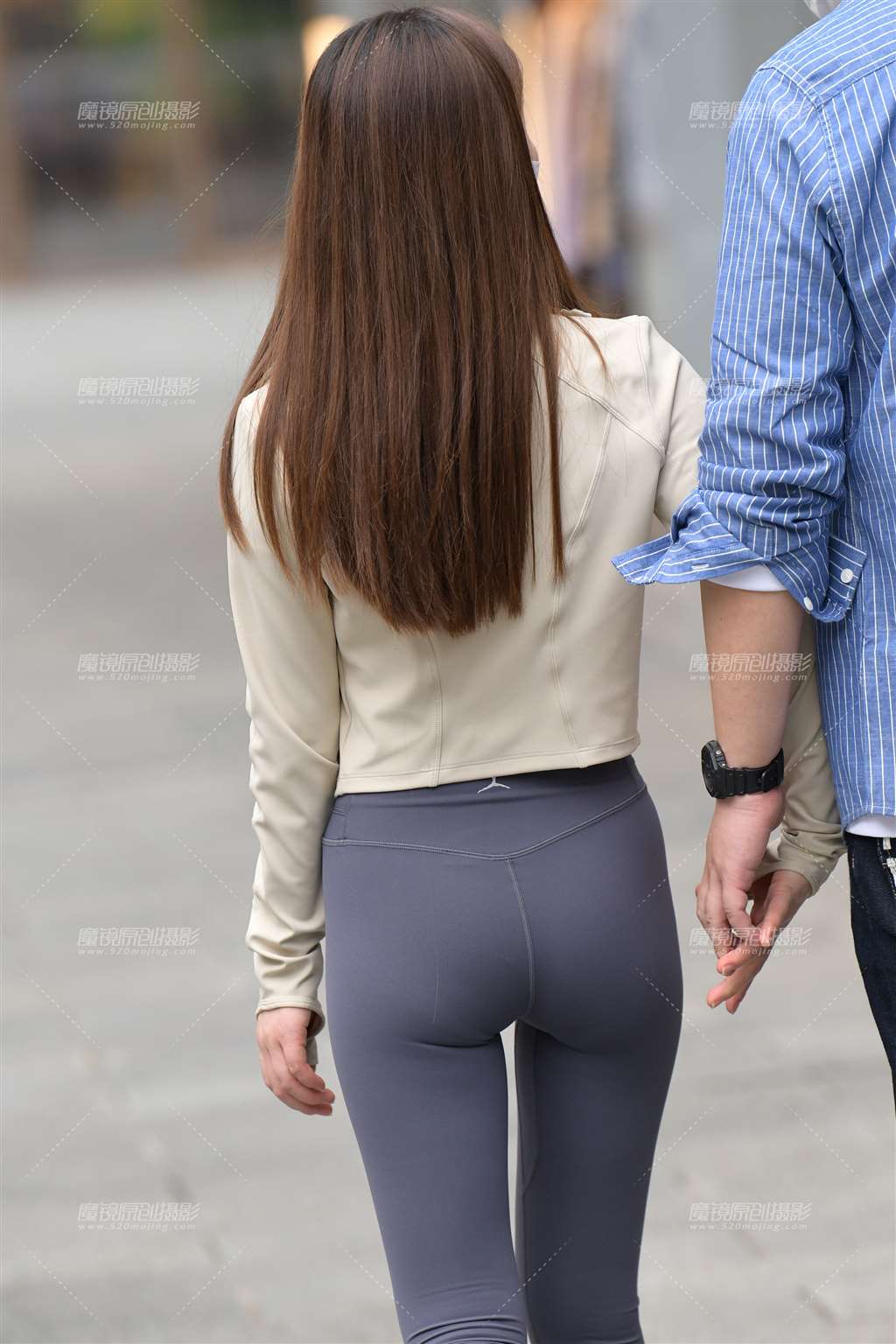 图片[2]-小巧玲珑的女孩-街拍流行馆