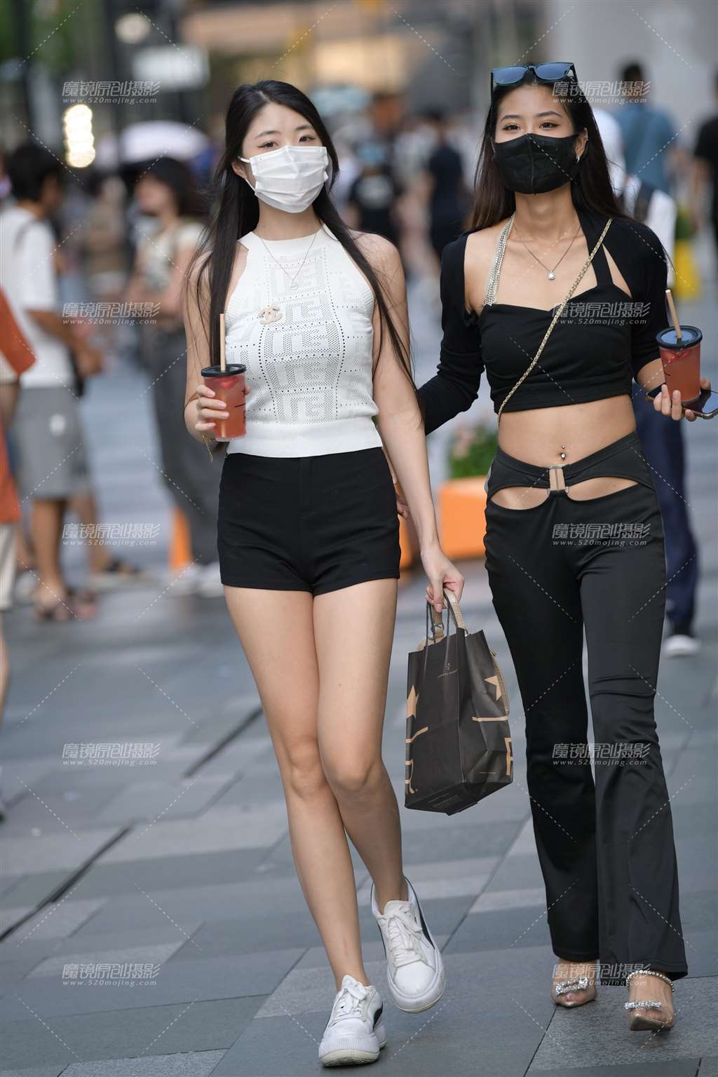 图片[1]-热裤女孩-街拍流行馆