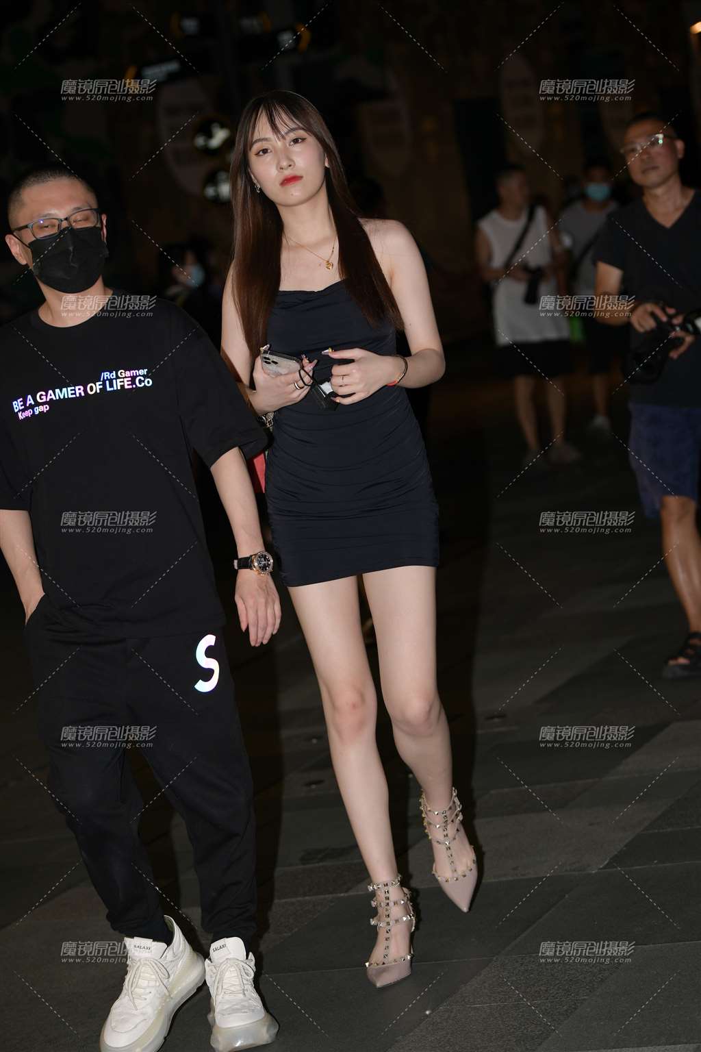 图片[3]-露背包臀裙，美腿美女-街拍流行馆
