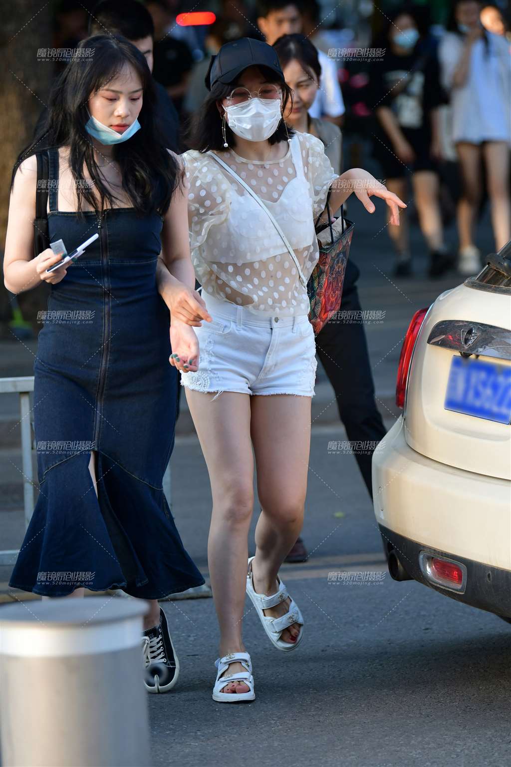 图片[4]-微丰腴白热裤美女-街拍流行馆