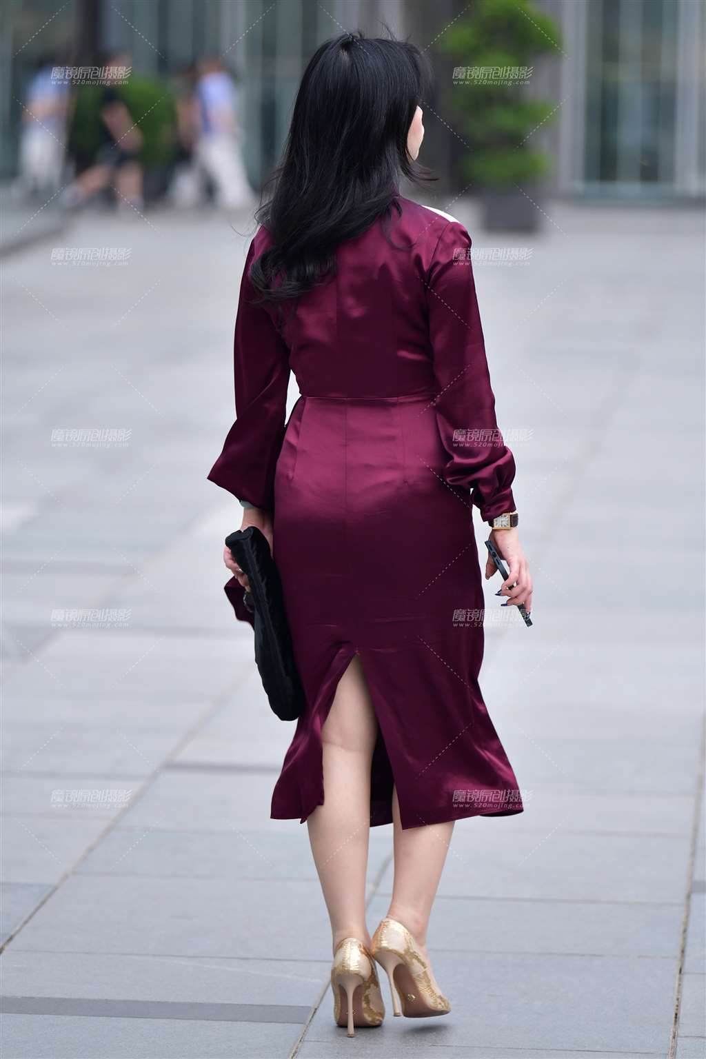 图片[2]-玫红长裙气质美女-街拍流行馆