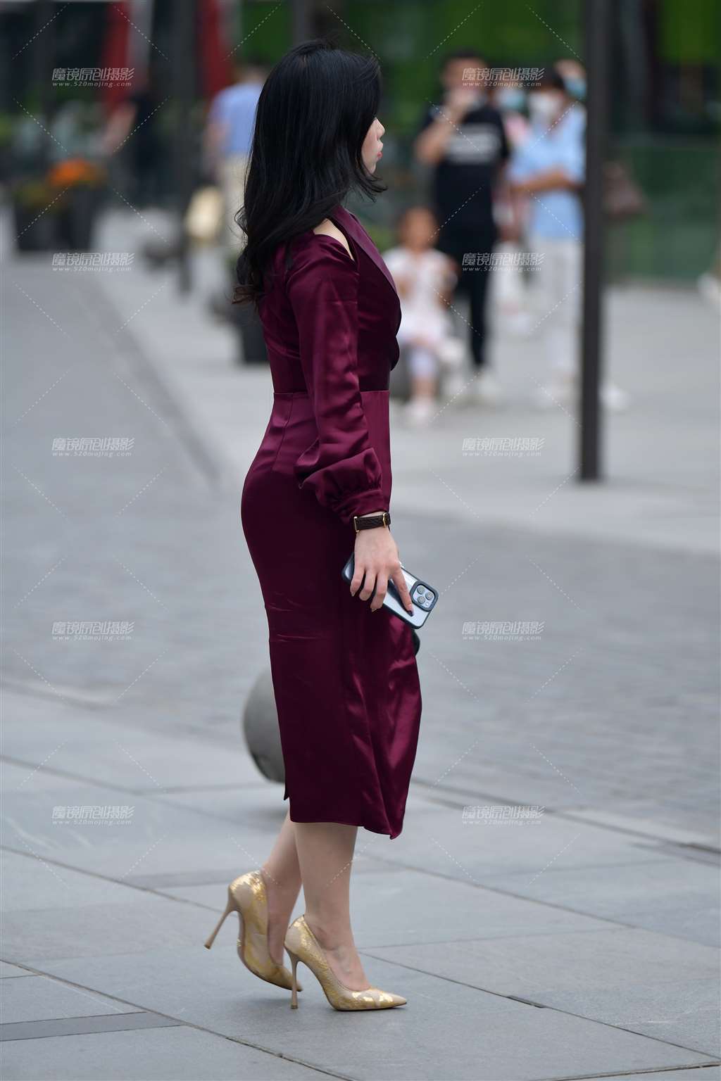 图片[3]-玫红长裙气质美女-街拍流行馆
