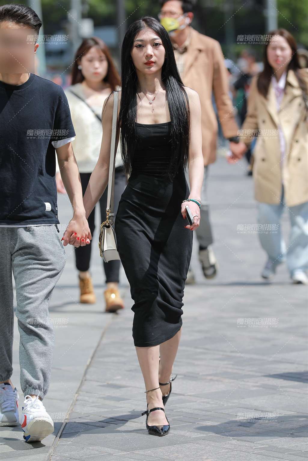 图片[5]-【玻璃街拍】黑包臀裙漂亮女友-街拍流行馆