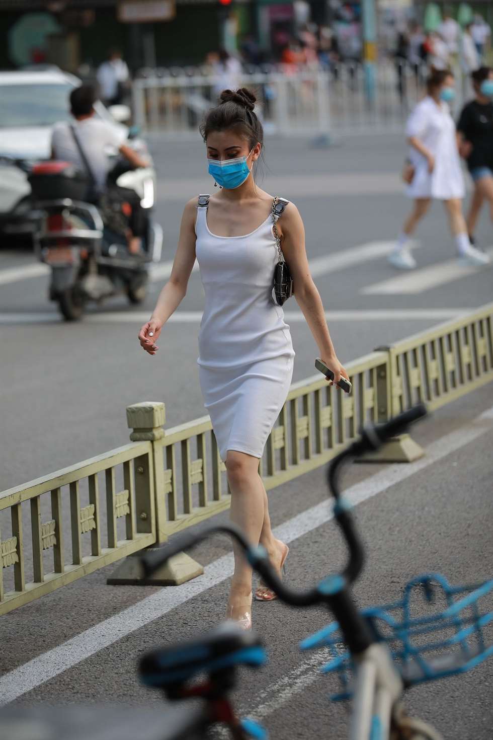 图片[2]-四九城嘎子街拍作品高跟性感少妇-街拍流行馆