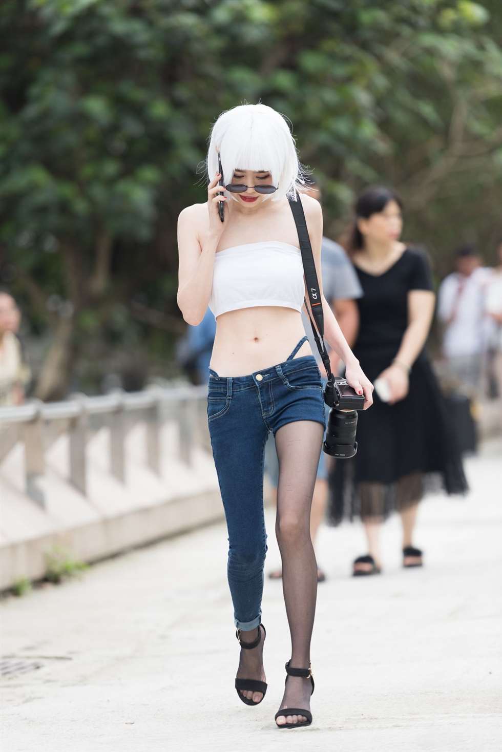 图片[4]-程生街拍作品认真拍照的女摄-街拍流行馆