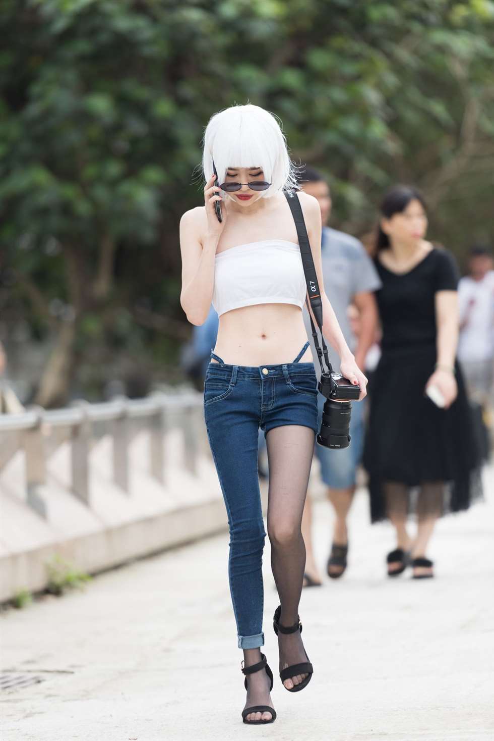图片[3]-程生街拍作品认真拍照的女摄-街拍流行馆
