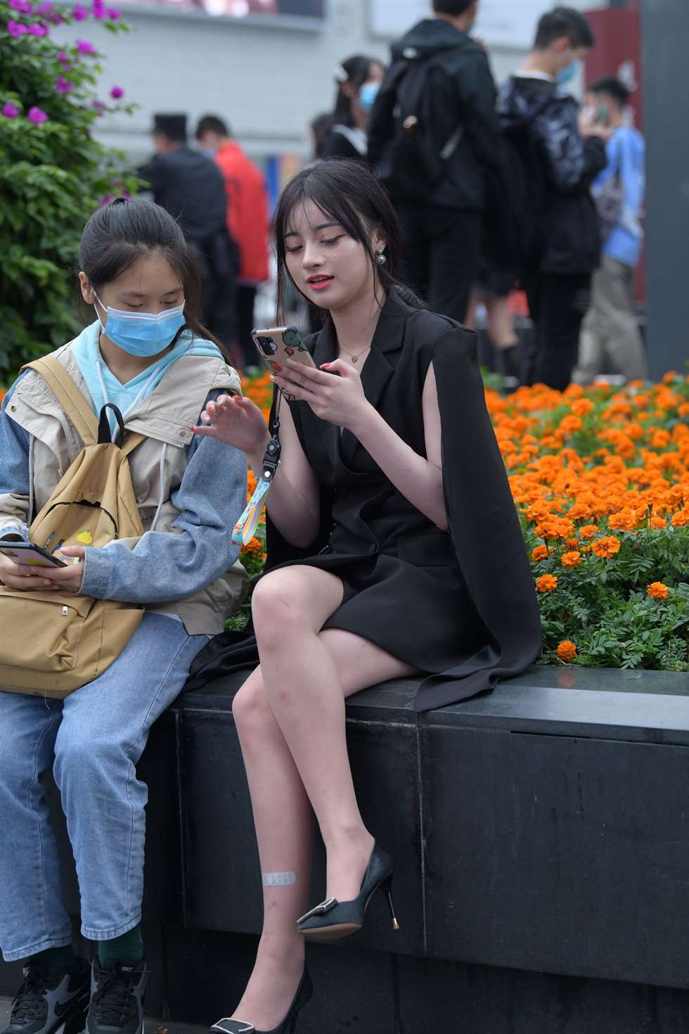图片[3]-摄神街拍作品步行街中的美腿薄丝美女-街拍流行馆