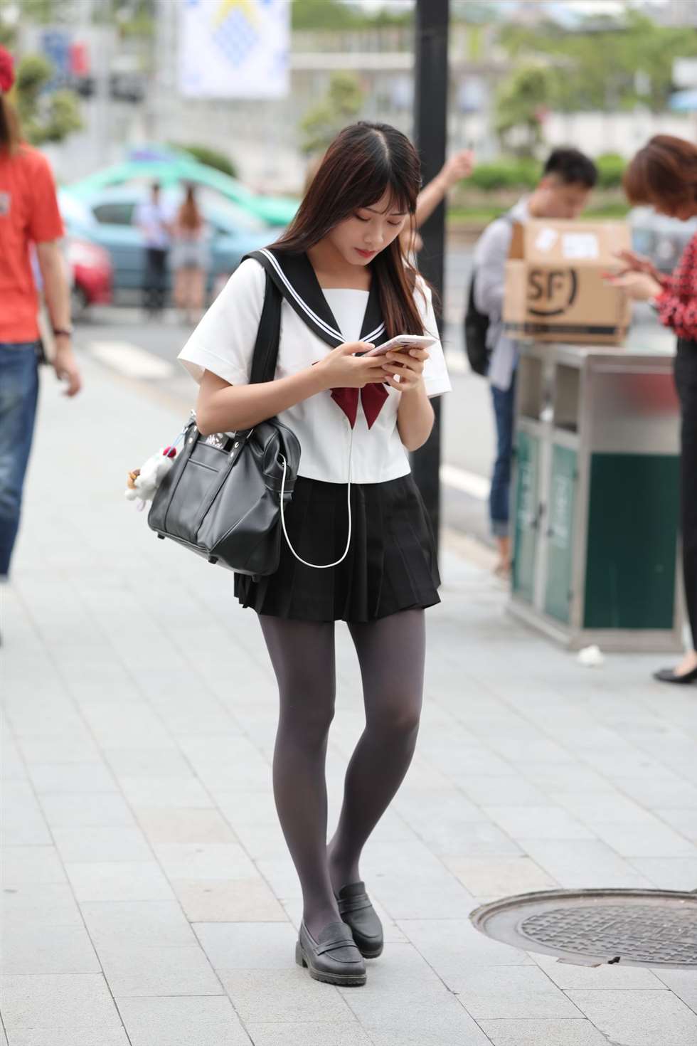 图片[2]-辉辉街拍作品灰色丝袜JK校服美眉-街拍流行馆